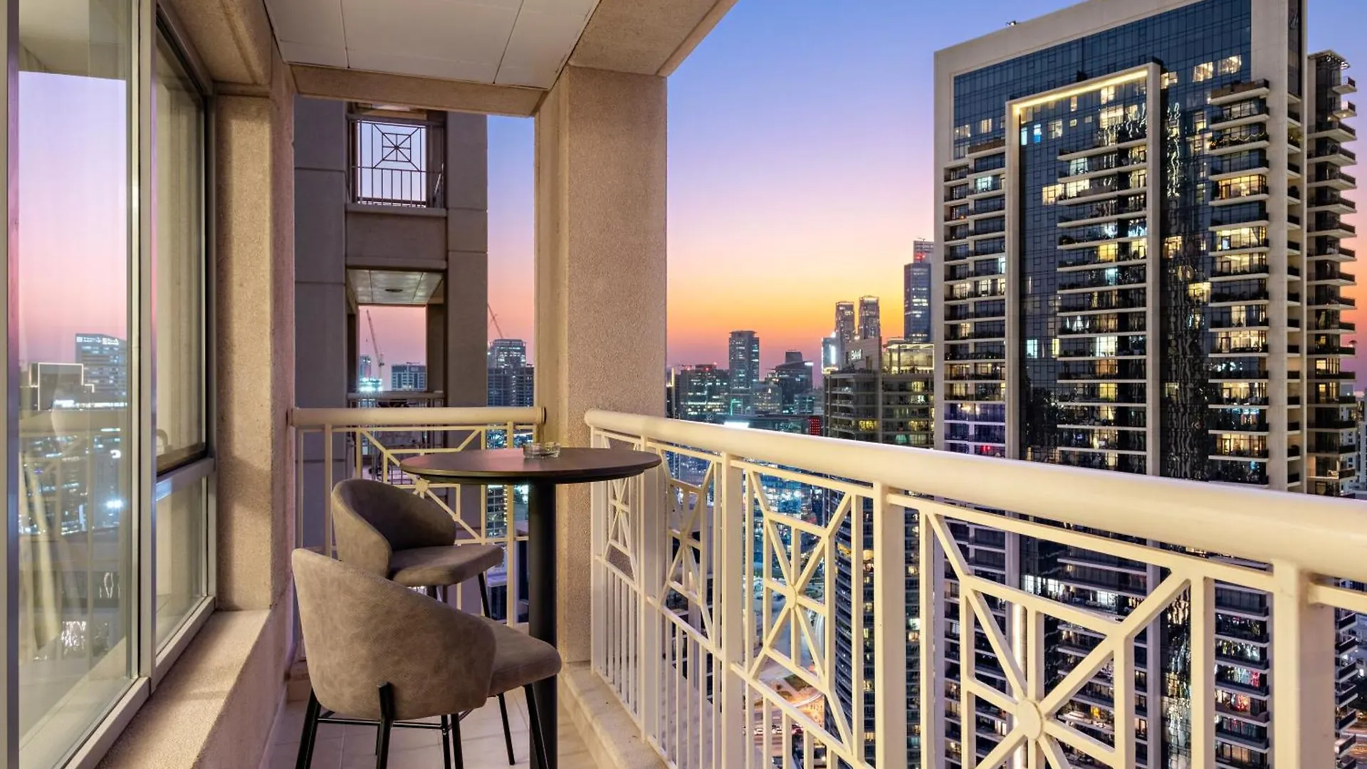 Elegant 1Br With Stunning Views At 29 Boulevard Dubai Apartment